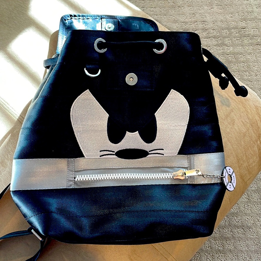 GRADUATION SALE Steam Boat Willy Harvey’s back pack with pull tie closure